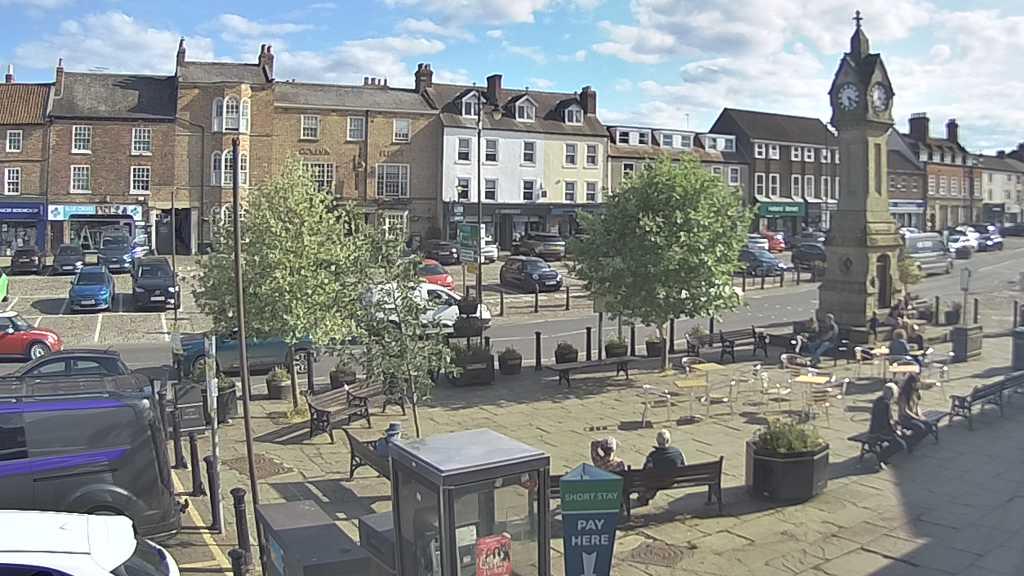 Thirsk webcam overlooking the Market Place