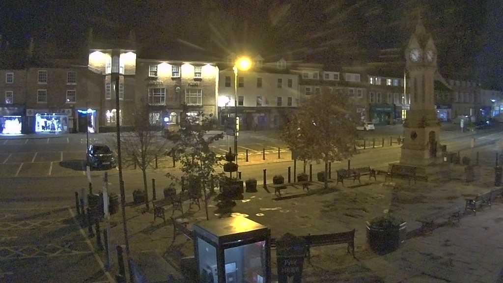 Thirsk webcam overlooking the Market Place
