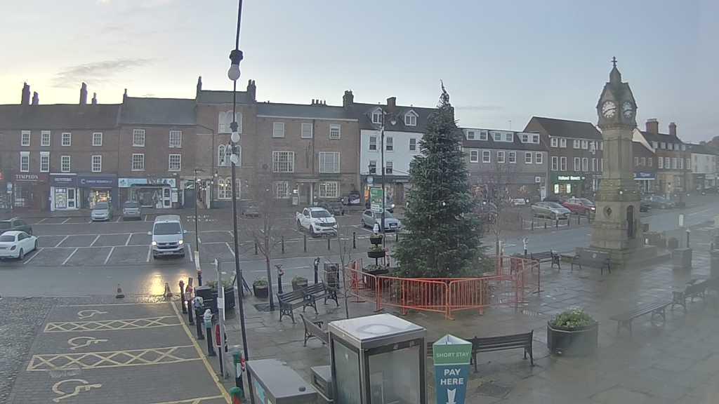Thirsk webcam overlooking the Market Place