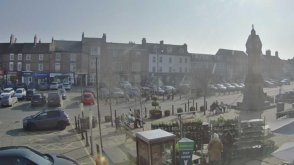 Thirsk webcam overlooking the Market Place