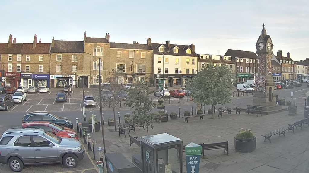 Thirsk webcam overlooking the Market Place