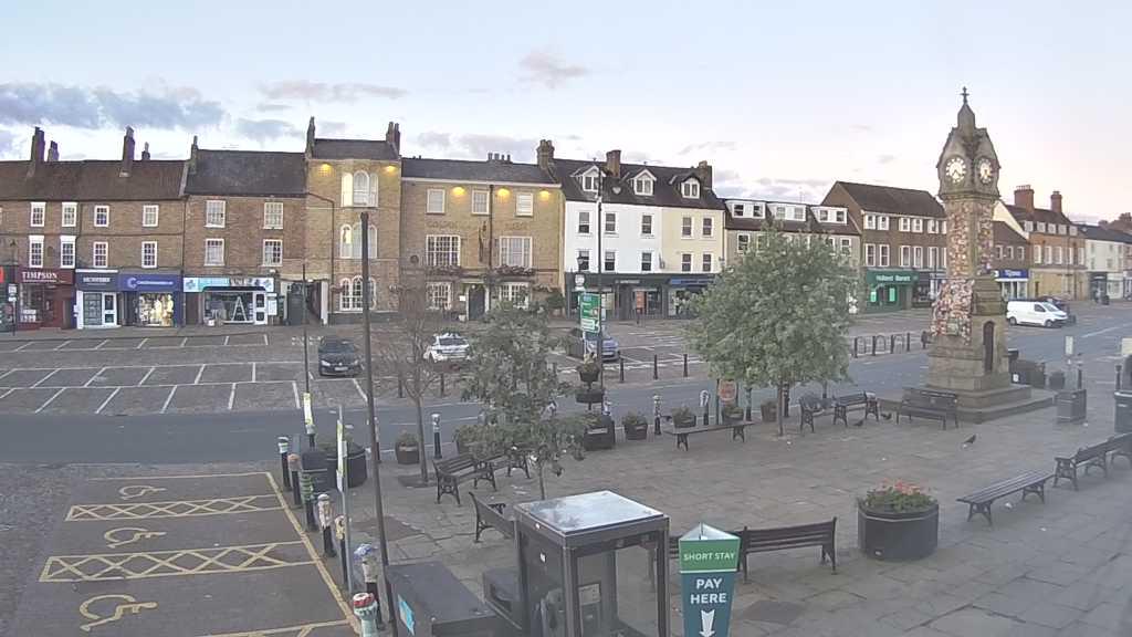 Thirsk webcam overlooking the Market Place