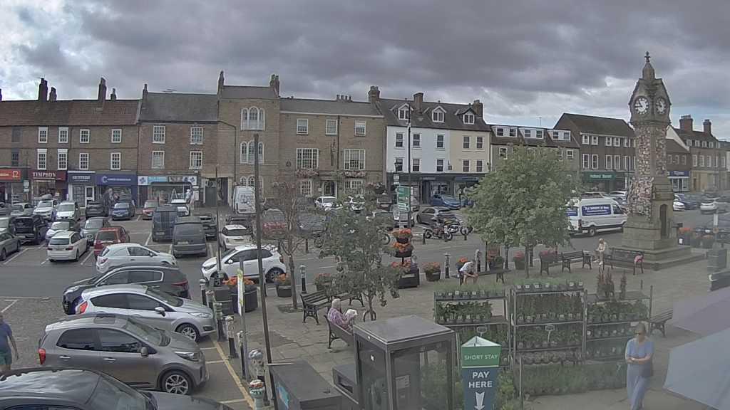 Thirsk webcam overlooking the Market Place